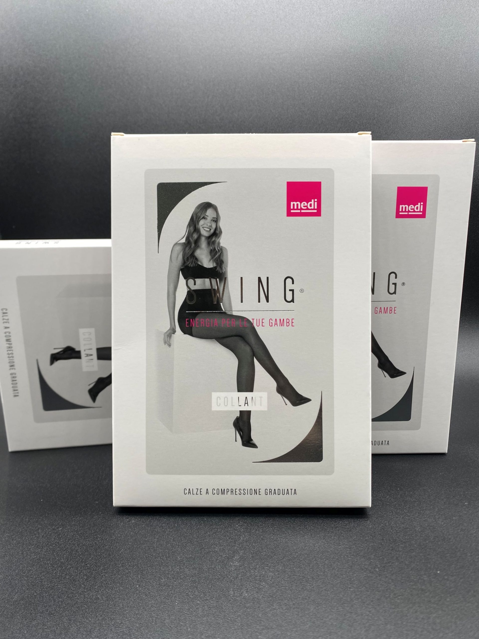 Collant trasparente a compressione graduata MEDI Swing Sheer & Soft punta chiusa disponibile in nero e naturale.